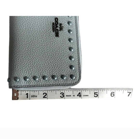 EUC-COACH Light Blue Gray Pebbled Leather Zip Around Wallet w/ Pearl Accents - Picture 11 of 13